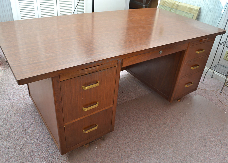 Leopold Desk InstAppraisal